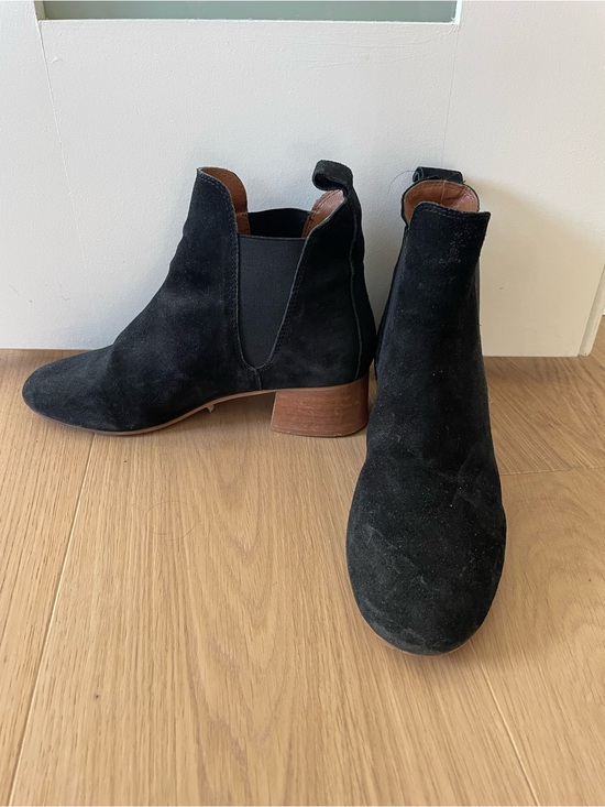Topshop Shoes - Topshop Black Suede Chelsea Booties with Brown Stacked Heel